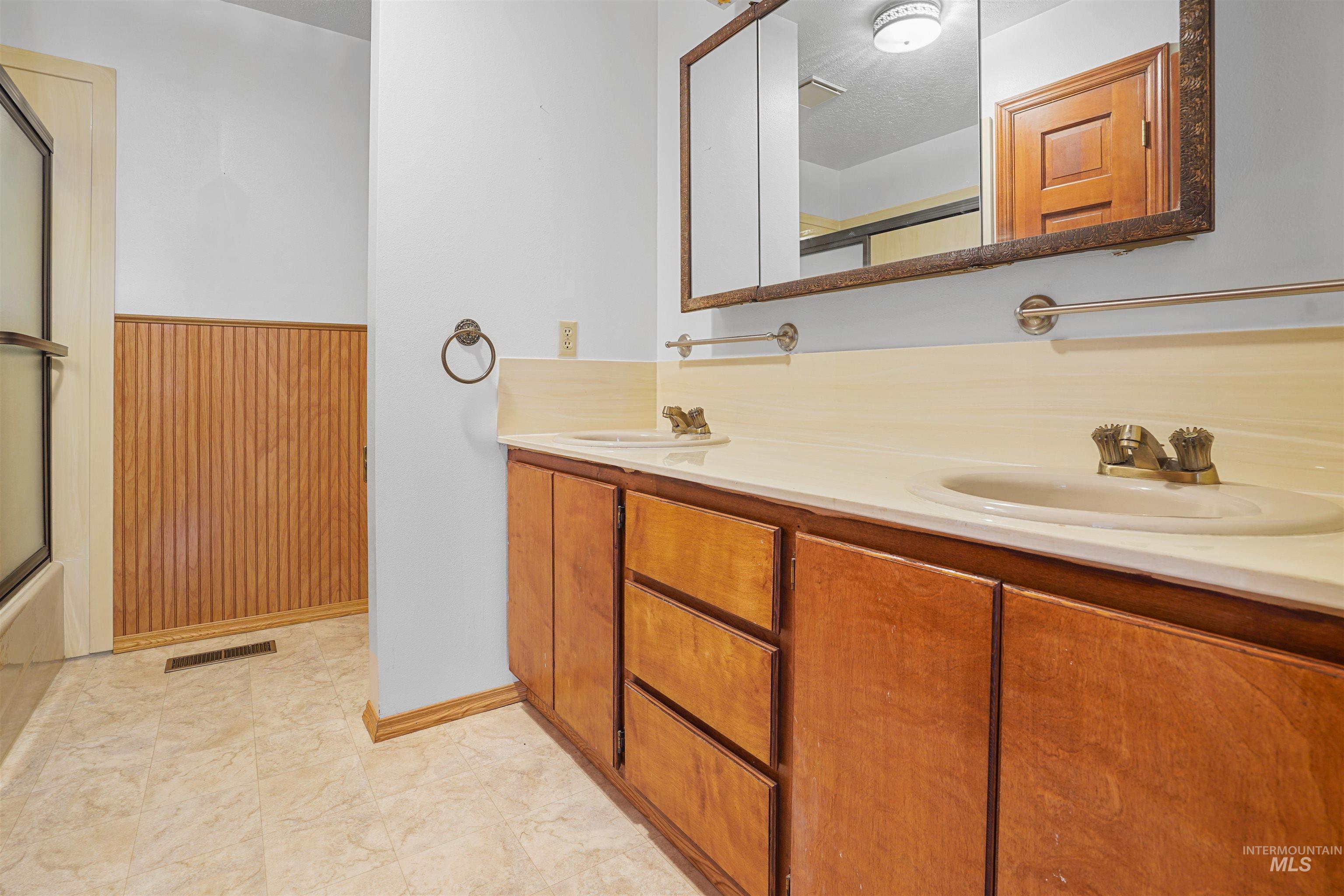 399 S 100 W, Rupert, Idaho 83350, 4 Bedrooms, 2 Bathrooms, Residential For Sale, Price $600,000, 99003826