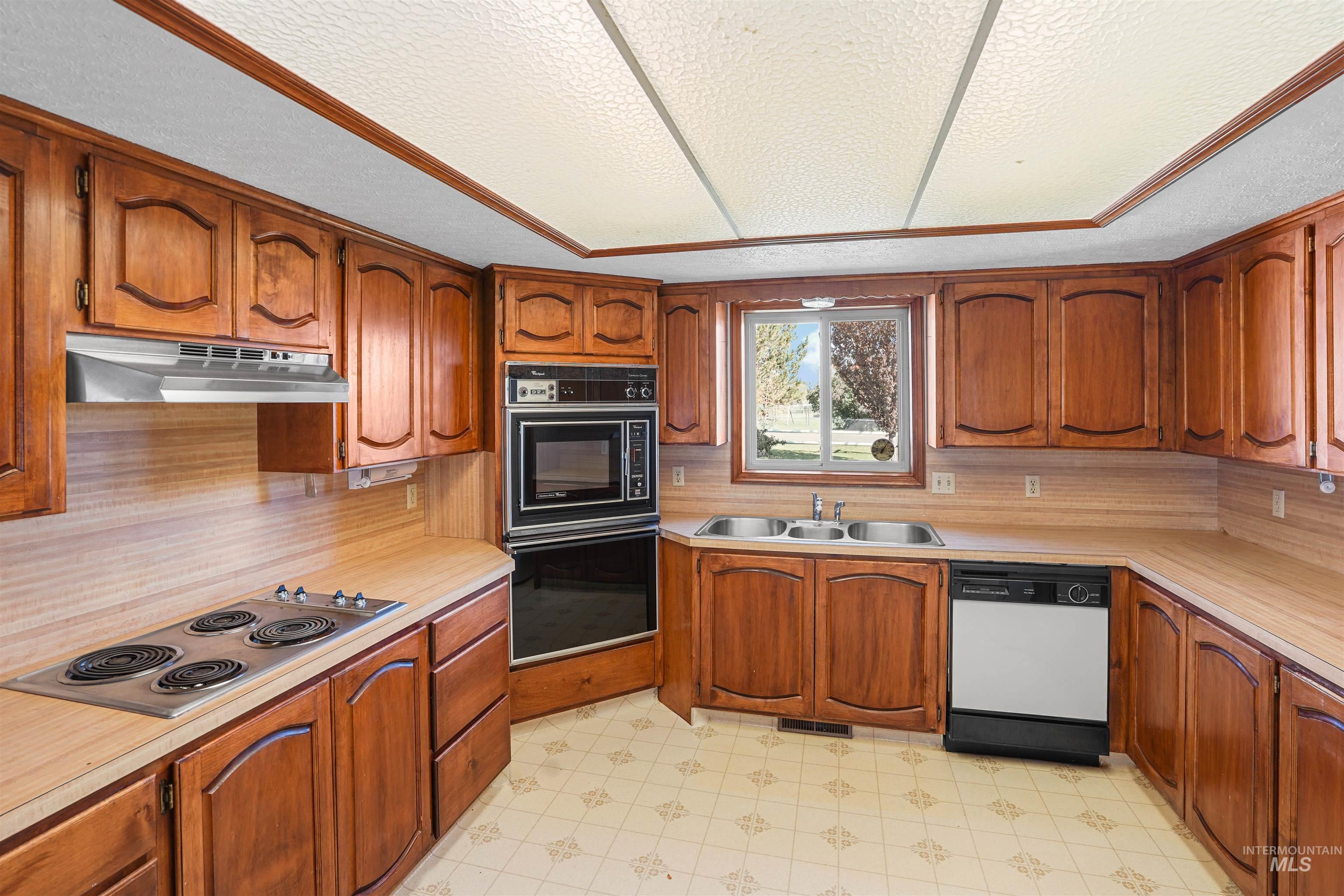 399 S 100 W, Rupert, Idaho 83350, 4 Bedrooms, 2 Bathrooms, Residential For Sale, Price $600,000, 99003826