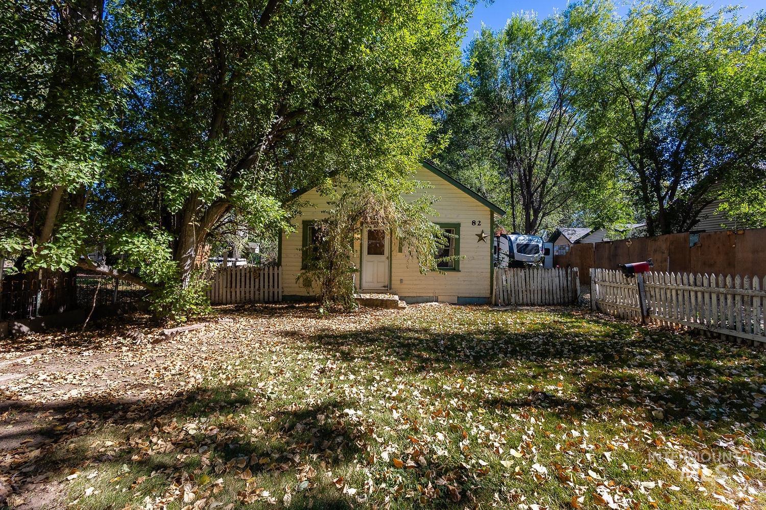 82 N Sugar Ln, Nampa, Idaho 83687, 2 Bedrooms, 1 Bathroom, Residential For Sale, Price $250,000,MLS 99003827