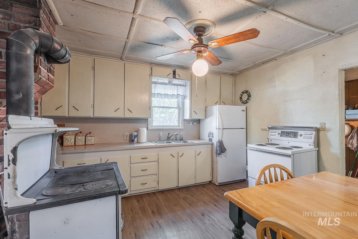 82 N Sugar Ln, Nampa, Idaho 83687, 2 Bedrooms, 1 Bathroom, Residential For Sale, Price $250,000,MLS 99003827
