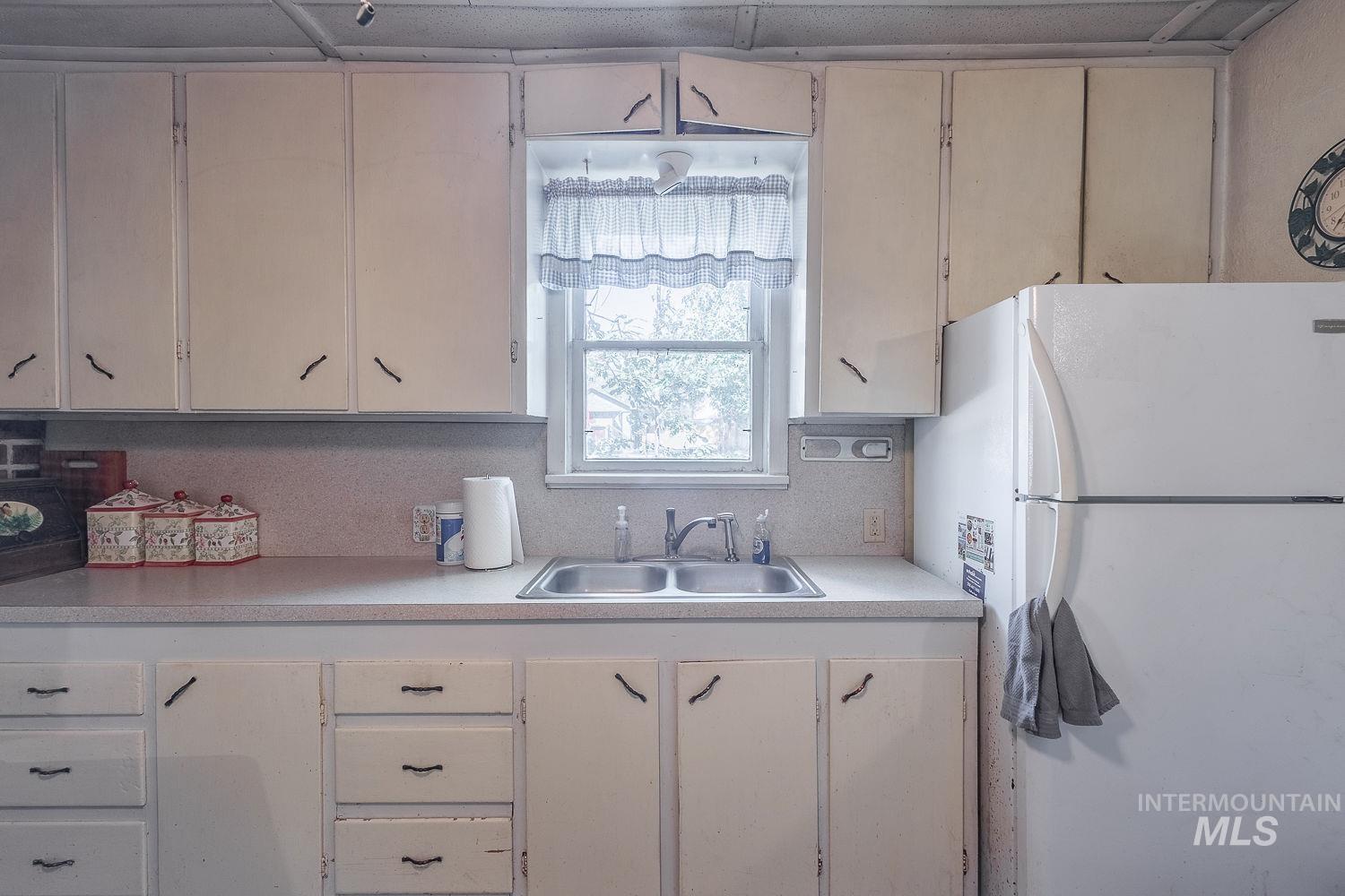 82 N Sugar Ln, Nampa, Idaho 83687, 2 Bedrooms, 1 Bathroom, Residential For Sale, Price $250,000,MLS 99003827