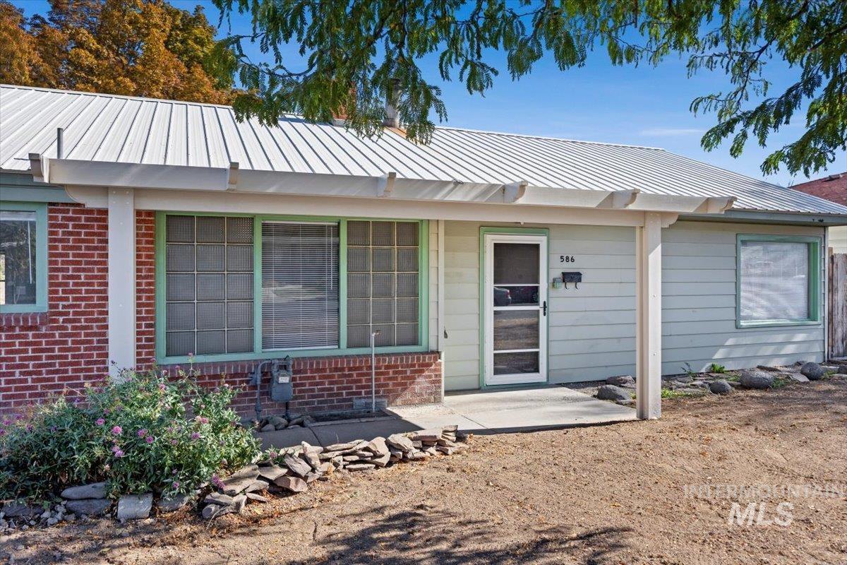 586 Fillmore, Twin Falls, Idaho 83301, 3 Bedrooms, 2 Bathrooms, Residential For Sale, Price $319,900, 99003829