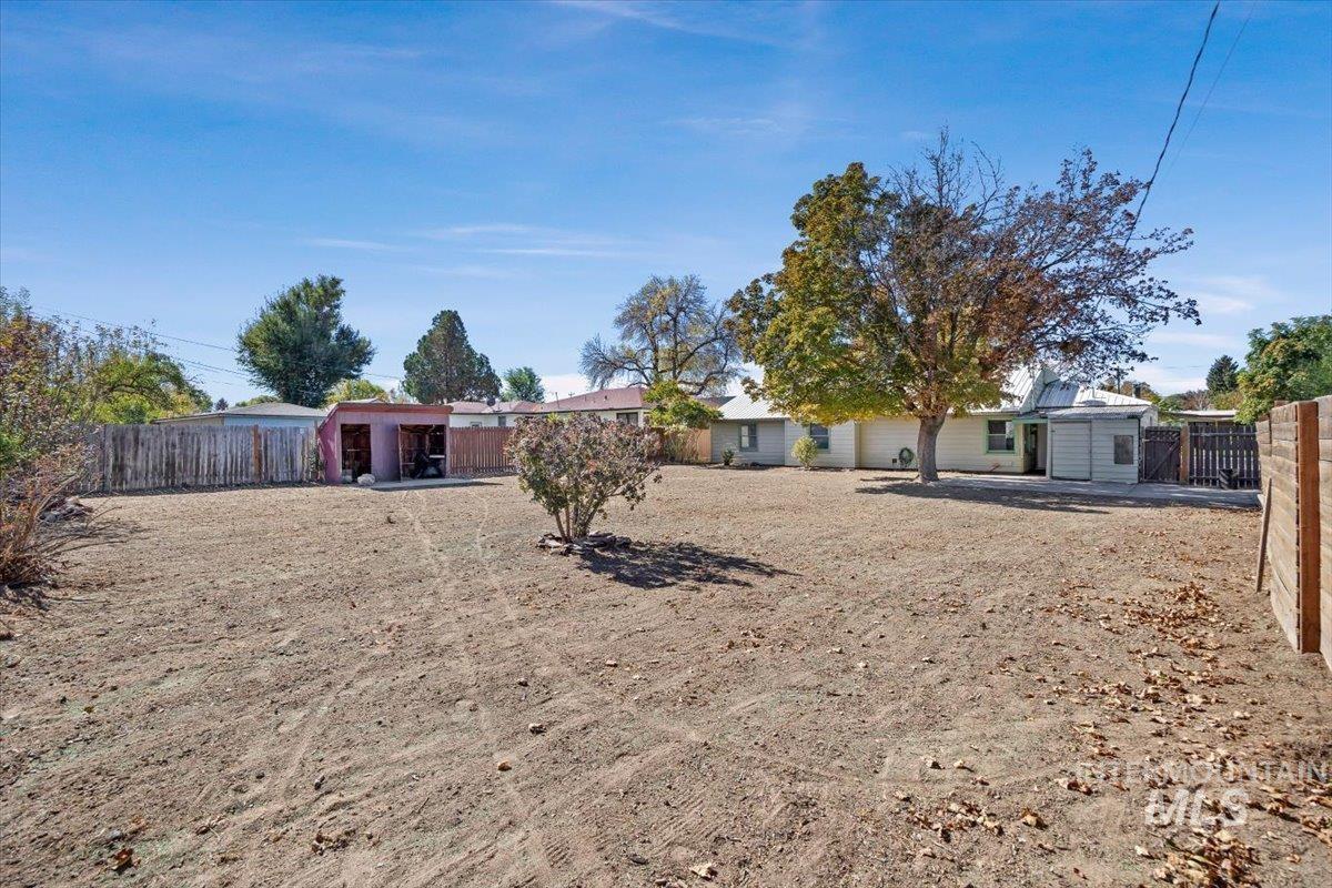 586 Fillmore, Twin Falls, Idaho 83301, 3 Bedrooms, 2 Bathrooms, Residential For Sale, Price $319,900, 99003829