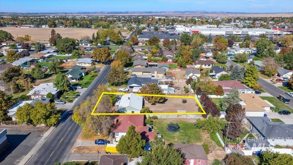 586 Fillmore, Twin Falls, Idaho 83301, 3 Bedrooms, 2 Bathrooms, Residential For Sale, Price $319,900, 99003829