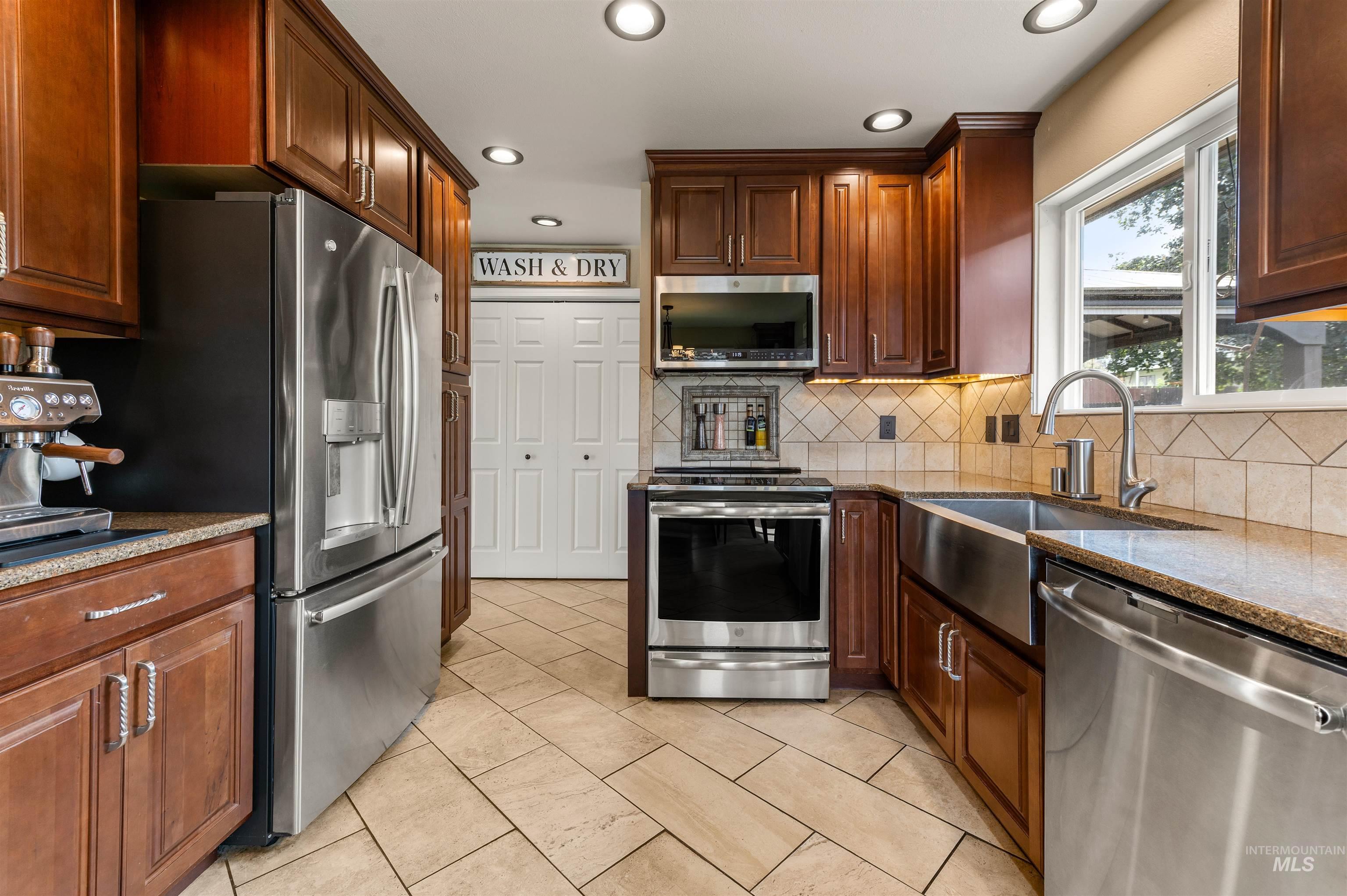 1623 9th Avenue, Clarkston, Washington 99403, 3 Bedrooms, 2 Bathrooms, Residential For Sale, Price $455,000, 99003834