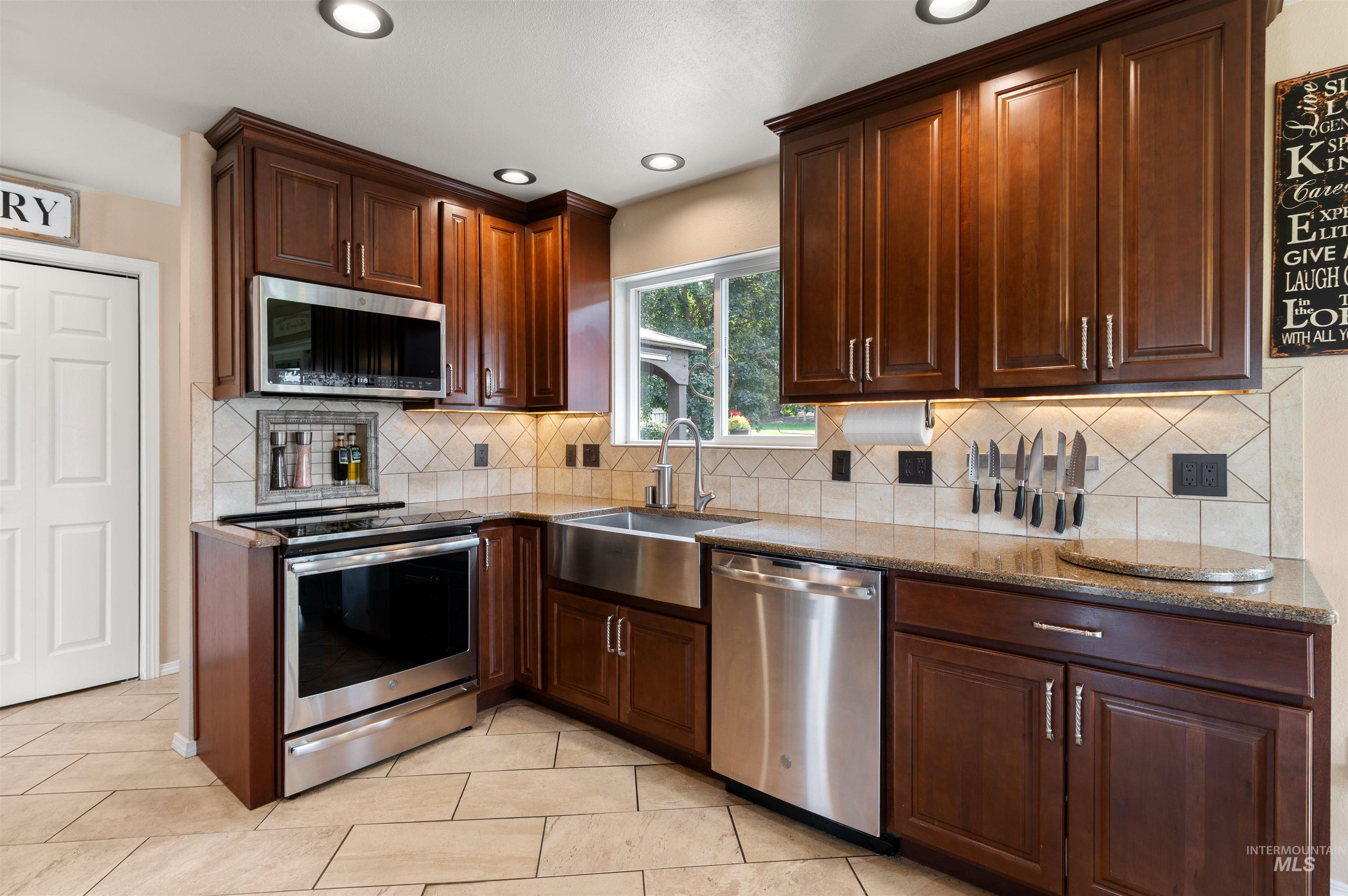 1623 9th Avenue, Clarkston, Washington 99403, 3 Bedrooms, 2 Bathrooms, Residential For Sale, Price $455,000, 99003834