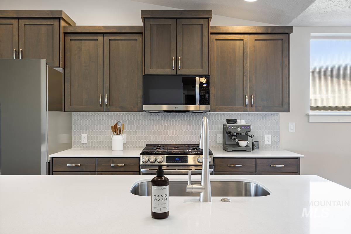 1658 E Hadler St., Meridian, Idaho 83642, 3 Bedrooms, 2 Bathrooms, Residential For Sale, Price $445,800, 99003836