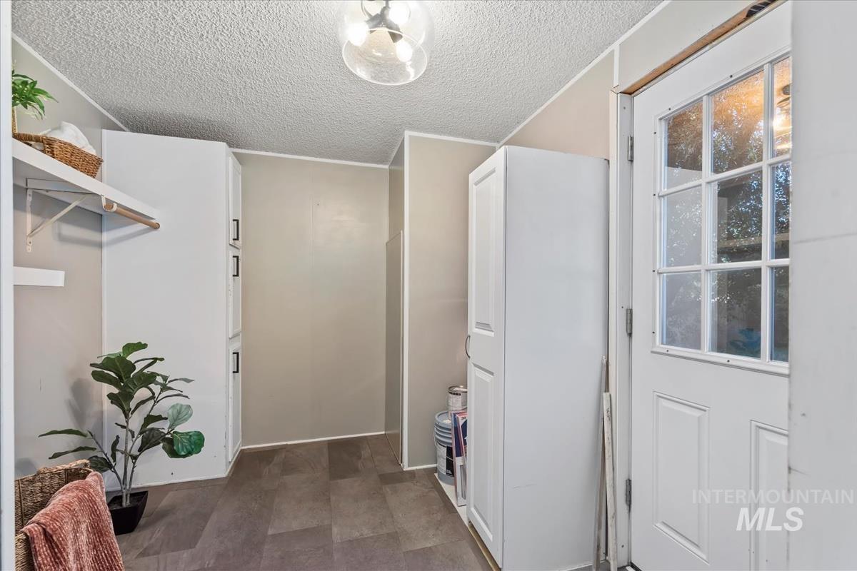 1015 W Owyhee St, Kuna, Idaho 83634, 3 Bedrooms, 2 Bathrooms, Residential For Sale, Price $365,000, 99003840
