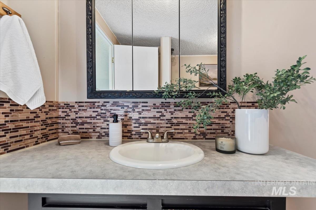 1015 W Owyhee St, Kuna, Idaho 83634, 3 Bedrooms, 2 Bathrooms, Residential For Sale, Price $365,000, 99003840