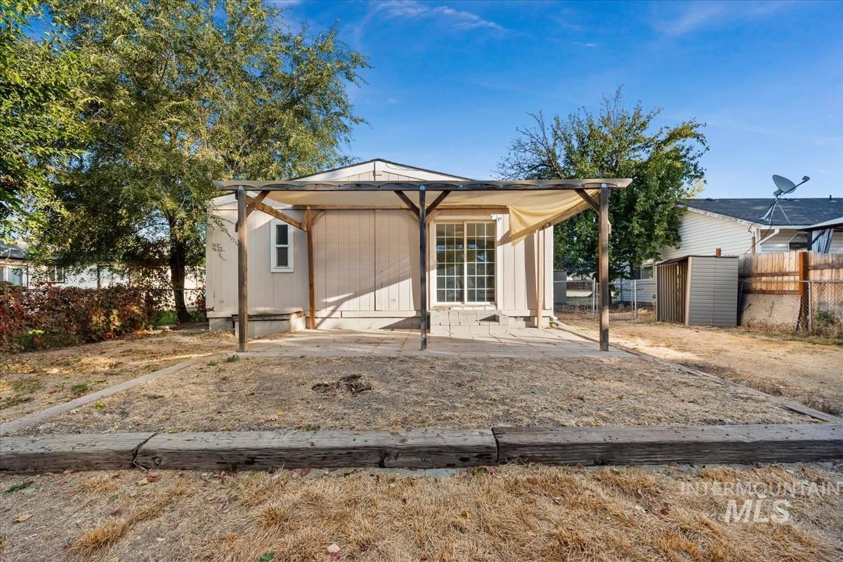 1015 W Owyhee St, Kuna, Idaho 83634, 3 Bedrooms, 2 Bathrooms, Residential For Sale, Price $365,000, 99003840
