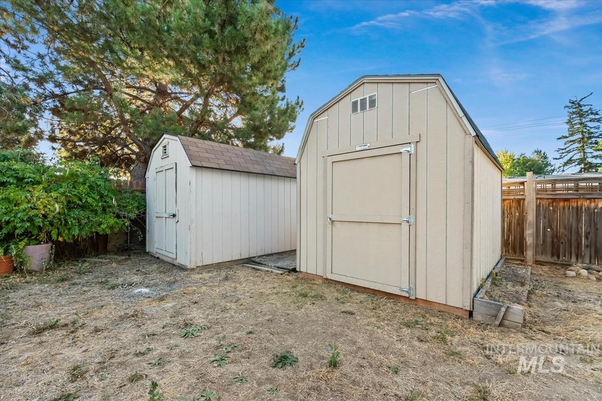 1015 W Owyhee St, Kuna, Idaho 83634, 3 Bedrooms, 2 Bathrooms, Residential For Sale, Price $365,000, 99003840