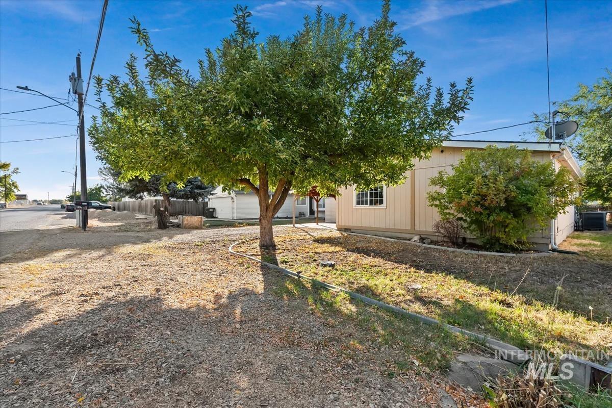 1015 W Owyhee St, Kuna, Idaho 83634, 3 Bedrooms, 2 Bathrooms, Residential For Sale, Price $365,000, 99003840