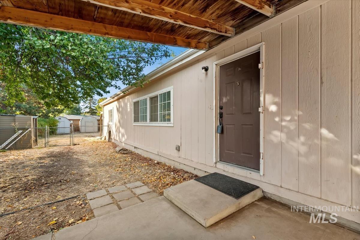 1015 W Owyhee St, Kuna, Idaho 83634, 3 Bedrooms, 2 Bathrooms, Residential For Sale, Price $365,000, 99003840