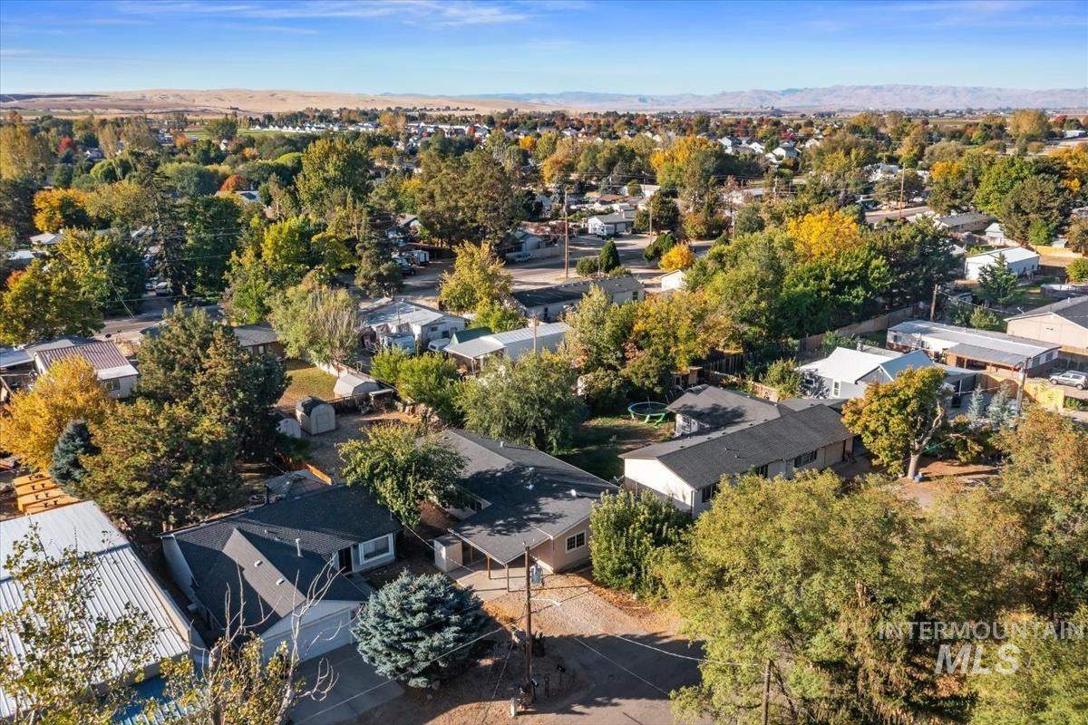 1015 W Owyhee St, Kuna, Idaho 83634, 3 Bedrooms, 2 Bathrooms, Residential For Sale, Price $365,000, 99003840