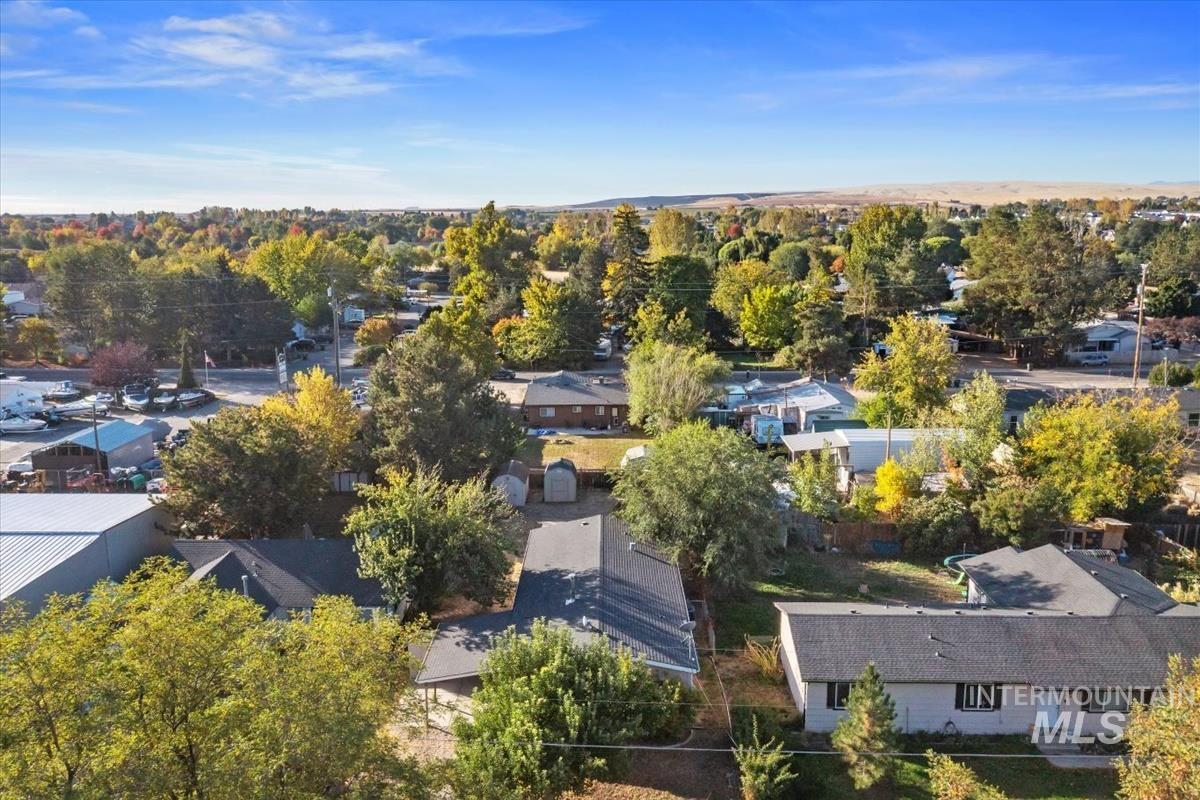 1015 W Owyhee St, Kuna, Idaho 83634, 3 Bedrooms, 2 Bathrooms, Residential For Sale, Price $365,000, 99003840