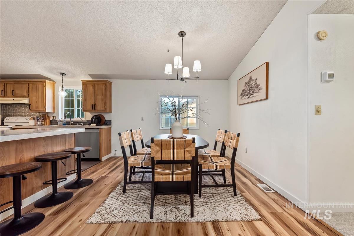 1015 W Owyhee St, Kuna, Idaho 83634, 3 Bedrooms, 2 Bathrooms, Residential For Sale, Price $365,000, 99003840