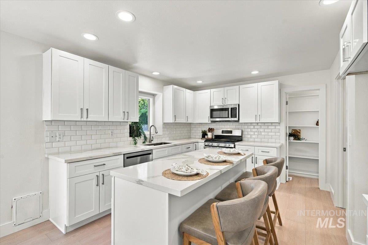 10115 W Aguila Ct, Star, Idaho 83669, 3 Bedrooms, 3 Bathrooms, Residential For Sale, Price $525,000, 99003845