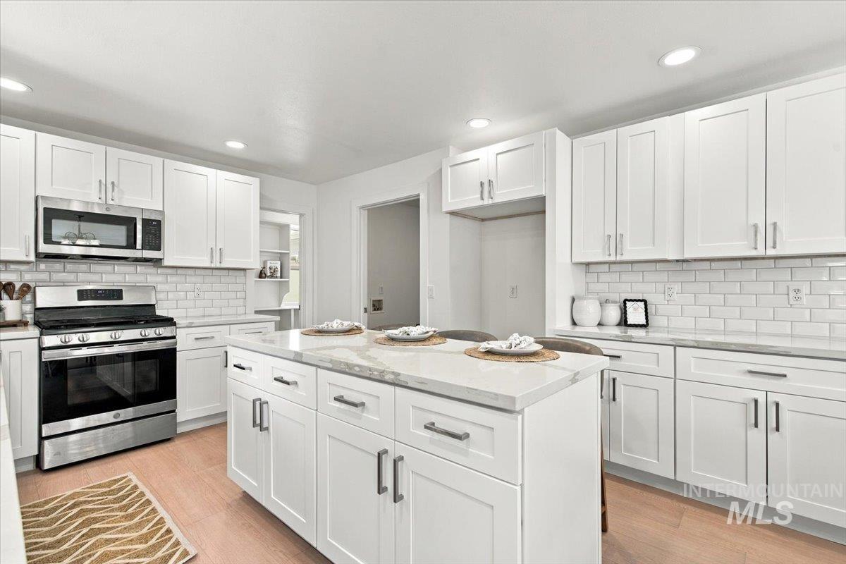 10115 W Aguila Ct, Star, Idaho 83669, 3 Bedrooms, 3 Bathrooms, Residential For Sale, Price $525,000, 99003845