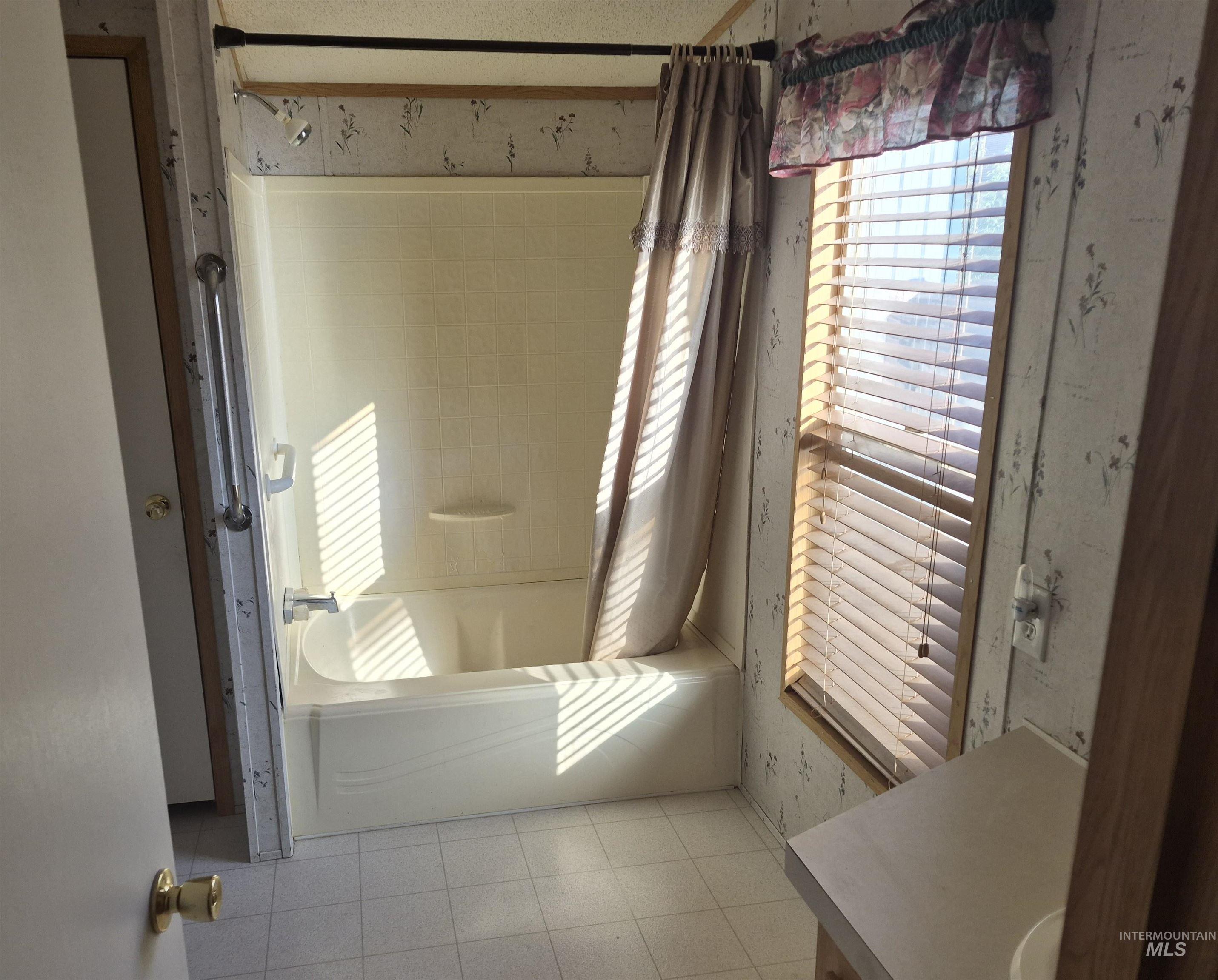 951 W Avalon St, Kuna, Idaho 83634, 3 Bedrooms, 2 Bathrooms, Residential For Sale, Price $99,500,MLS 99003848