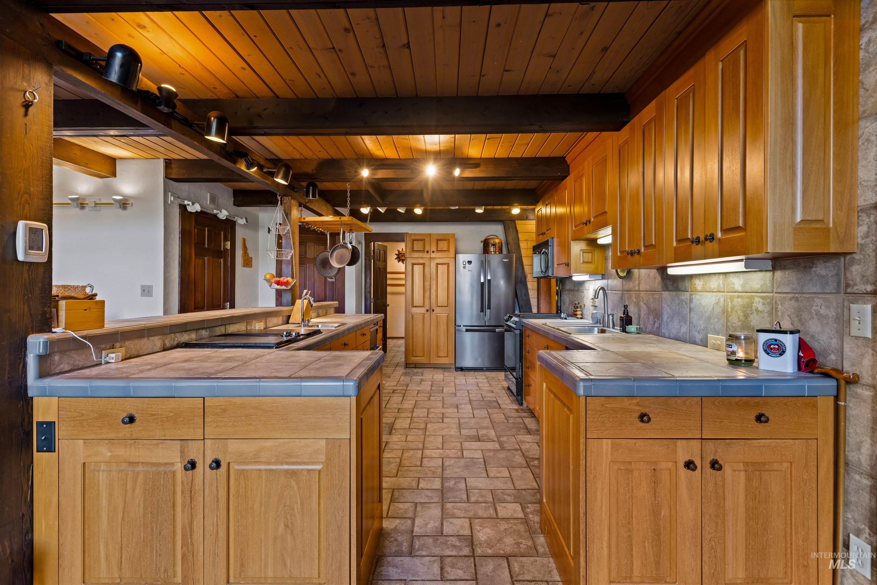 417 Rimview Drive, Boise, Idaho 83716, 3 Bedrooms, 3 Bathrooms, Residential For Sale, Price $950,000,MLS 99003863