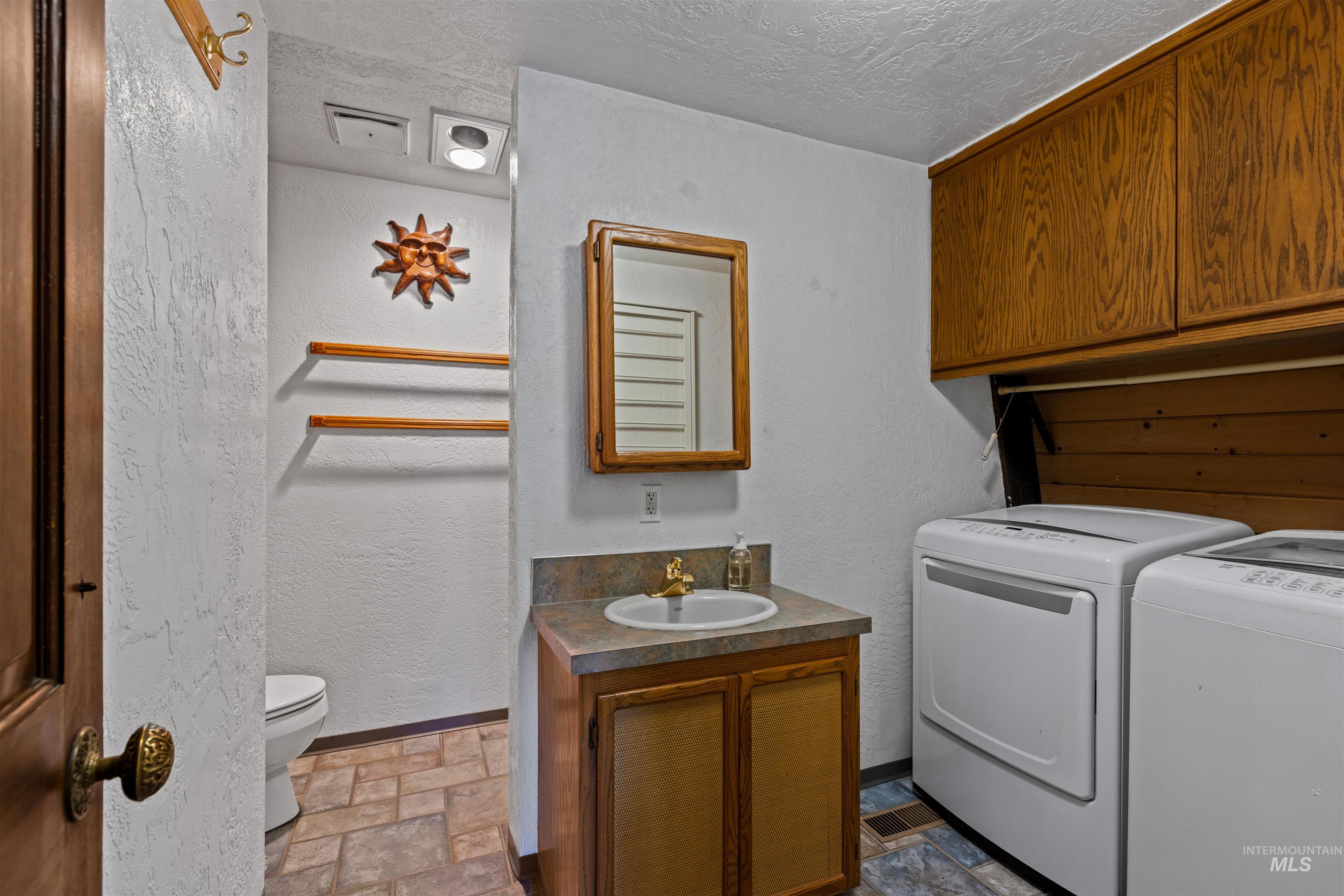 417 Rimview Drive, Boise, Idaho 83716, 3 Bedrooms, 3 Bathrooms, Residential For Sale, Price $950,000,MLS 99003863