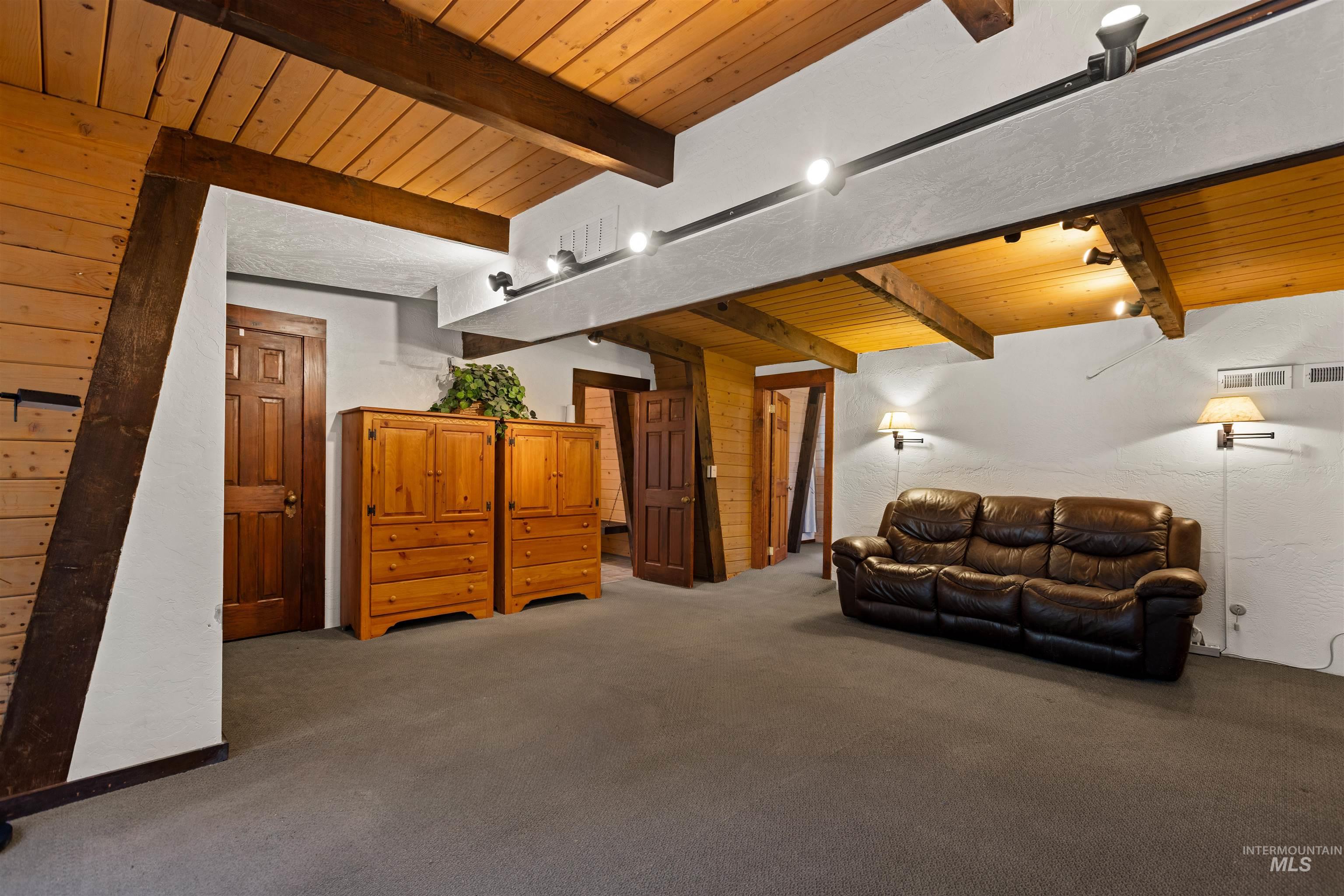 417 Rimview Drive, Boise, Idaho 83716, 3 Bedrooms, 3 Bathrooms, Residential For Sale, Price $950,000,MLS 99003863