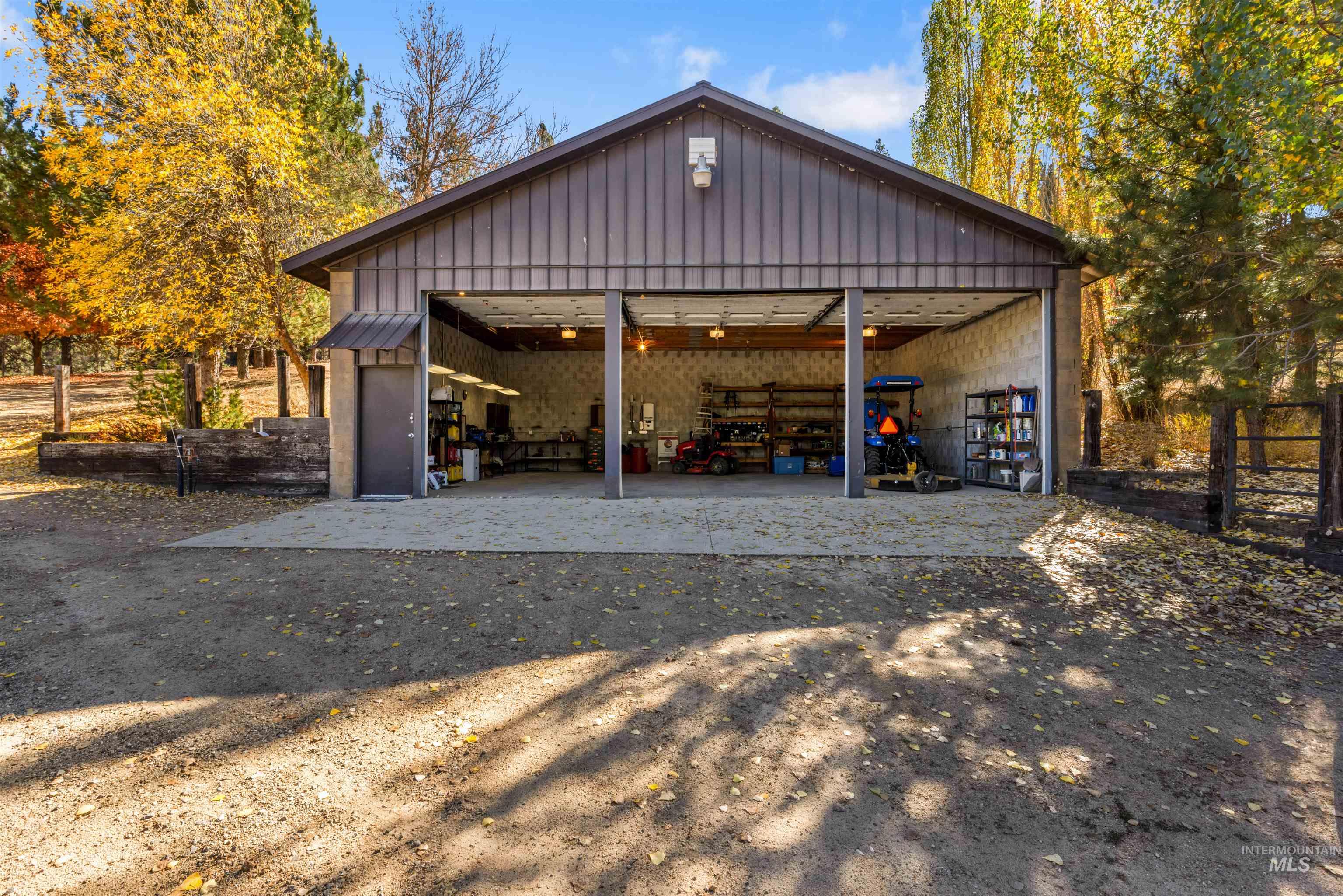 417 Rimview Drive, Boise, Idaho 83716, 3 Bedrooms, 3 Bathrooms, Residential For Sale, Price $950,000,MLS 99003863