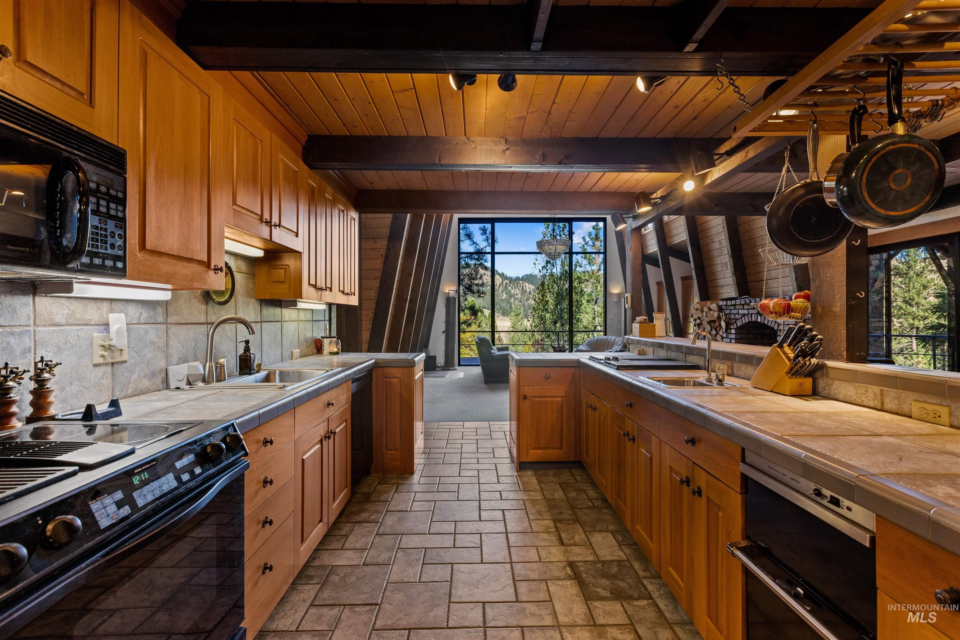 417 Rimview Drive, Boise, Idaho 83716, 3 Bedrooms, 3 Bathrooms, Residential For Sale, Price $950,000,MLS 99003863