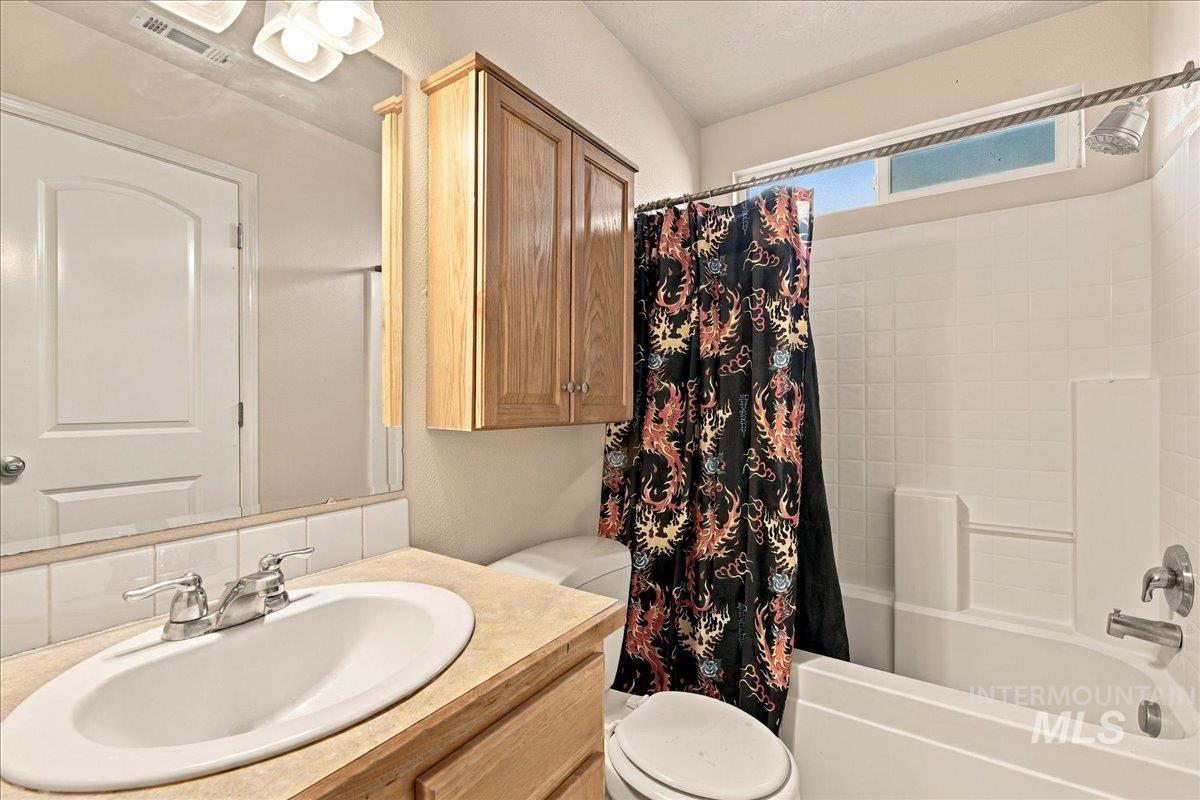6952 S DEWBERRY, Boise, Idaho 83709, 3 Bedrooms, 2 Bathrooms, Residential For Sale, Price $375,000,MLS 99003865