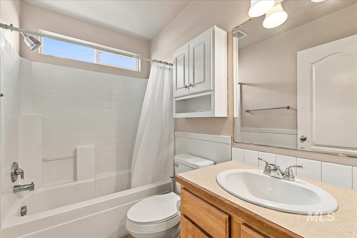 6952 S DEWBERRY, Boise, Idaho 83709, 3 Bedrooms, 2 Bathrooms, Residential For Sale, Price $375,000,MLS 99003865