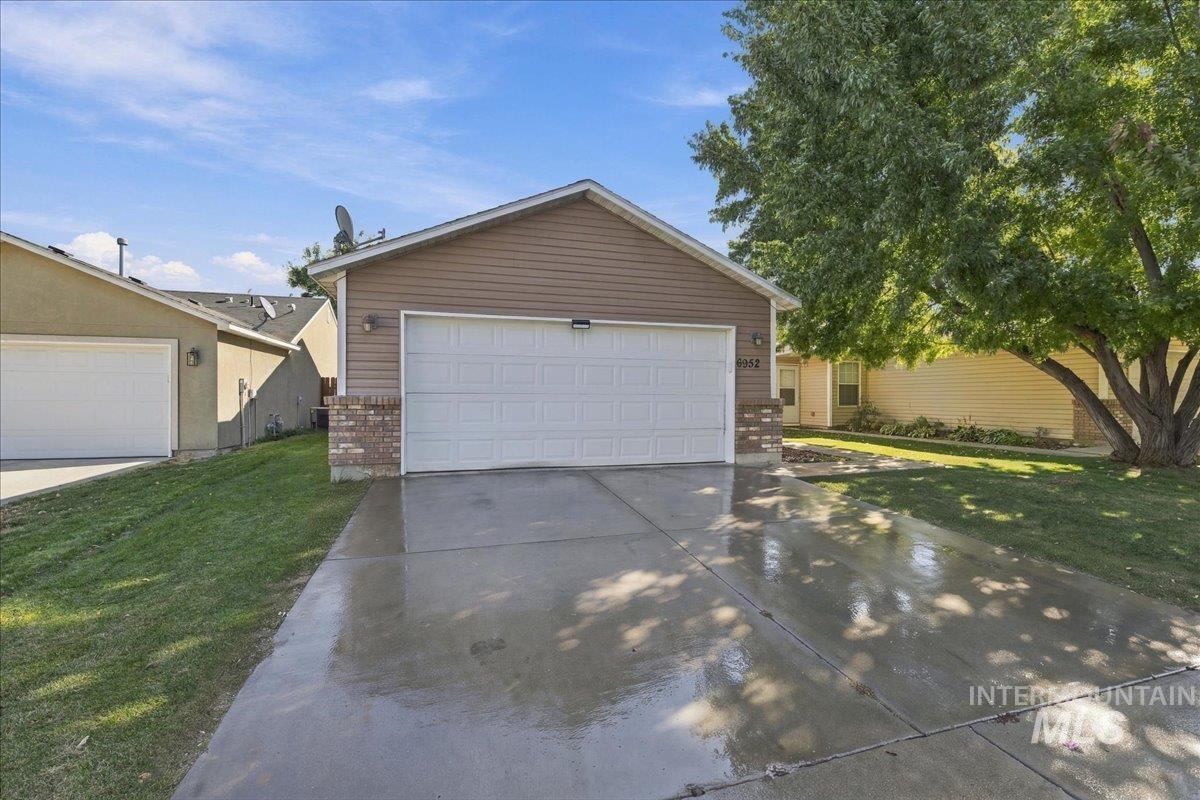 6952 S DEWBERRY, Boise, Idaho 83709, 3 Bedrooms, 2 Bathrooms, Residential For Sale, Price $375,000,MLS 99003865