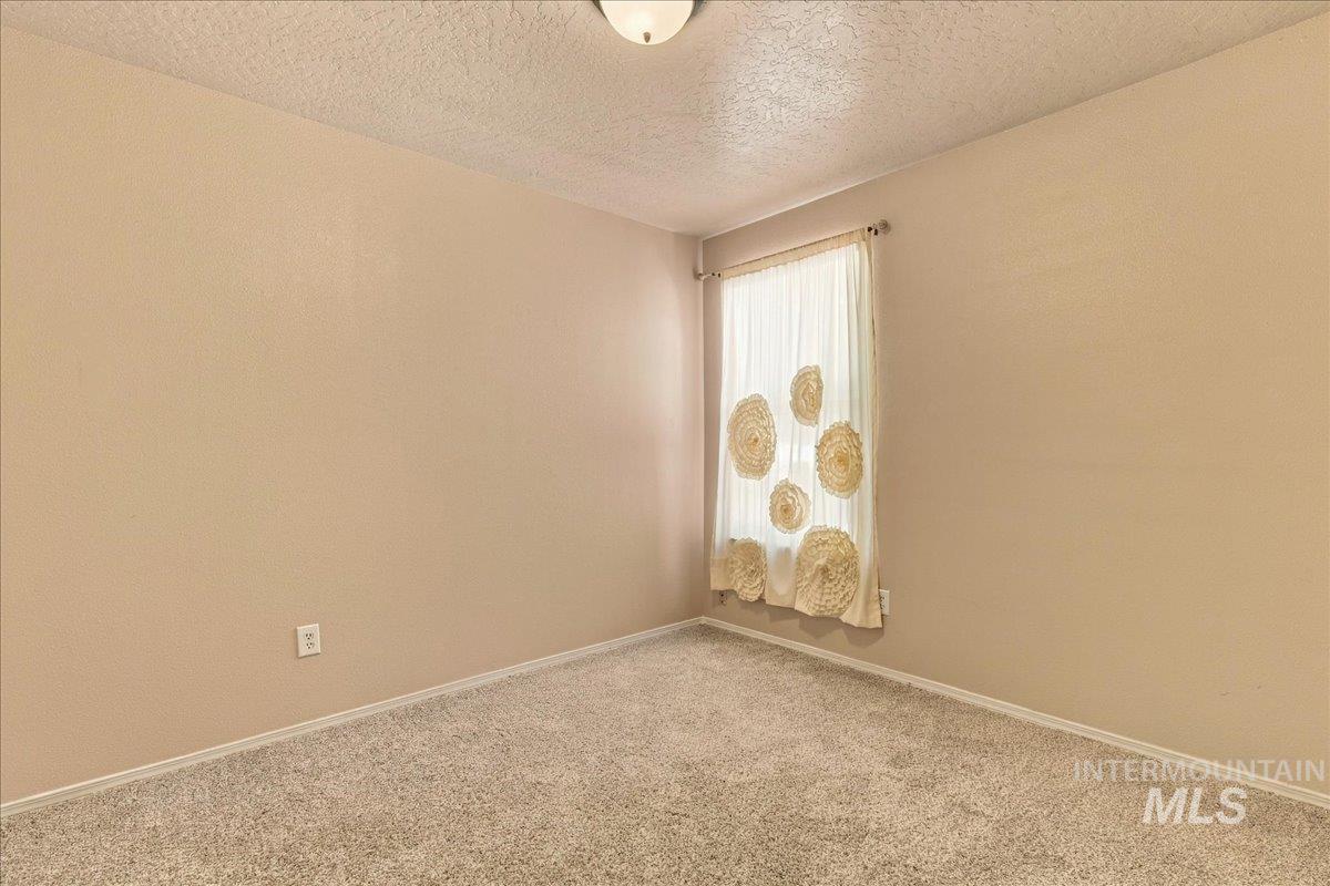 6952 S DEWBERRY, Boise, Idaho 83709, 3 Bedrooms, 2 Bathrooms, Residential For Sale, Price $375,000,MLS 99003865