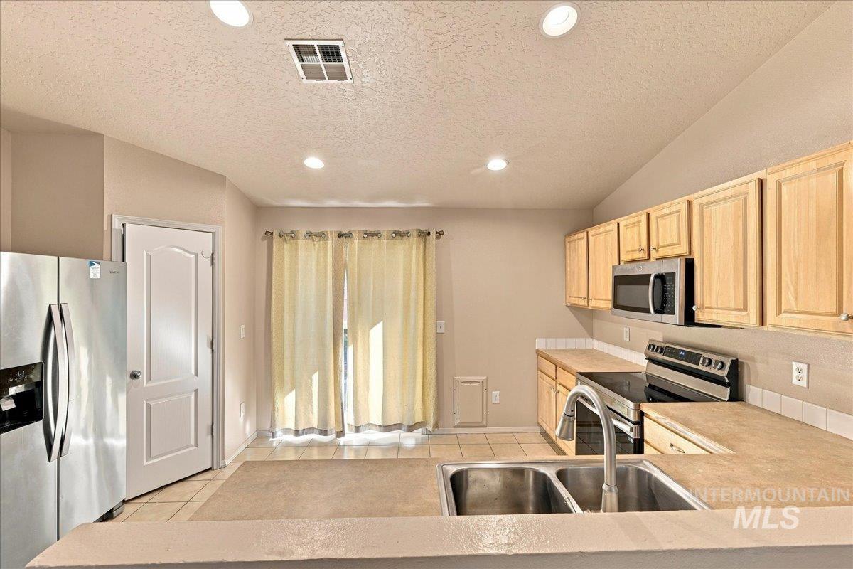 6952 S DEWBERRY, Boise, Idaho 83709, 3 Bedrooms, 2 Bathrooms, Residential For Sale, Price $375,000,MLS 99003865