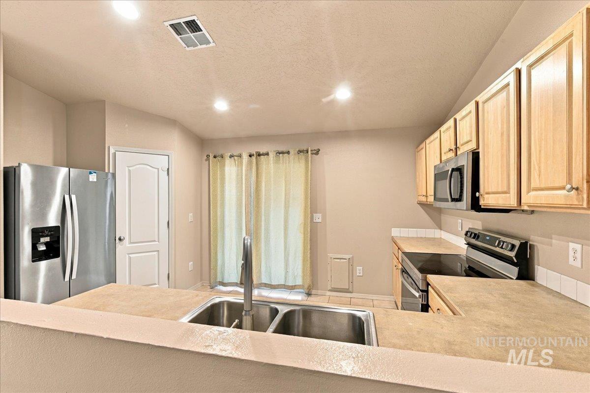 6952 S DEWBERRY, Boise, Idaho 83709, 3 Bedrooms, 2 Bathrooms, Residential For Sale, Price $375,000,MLS 99003865