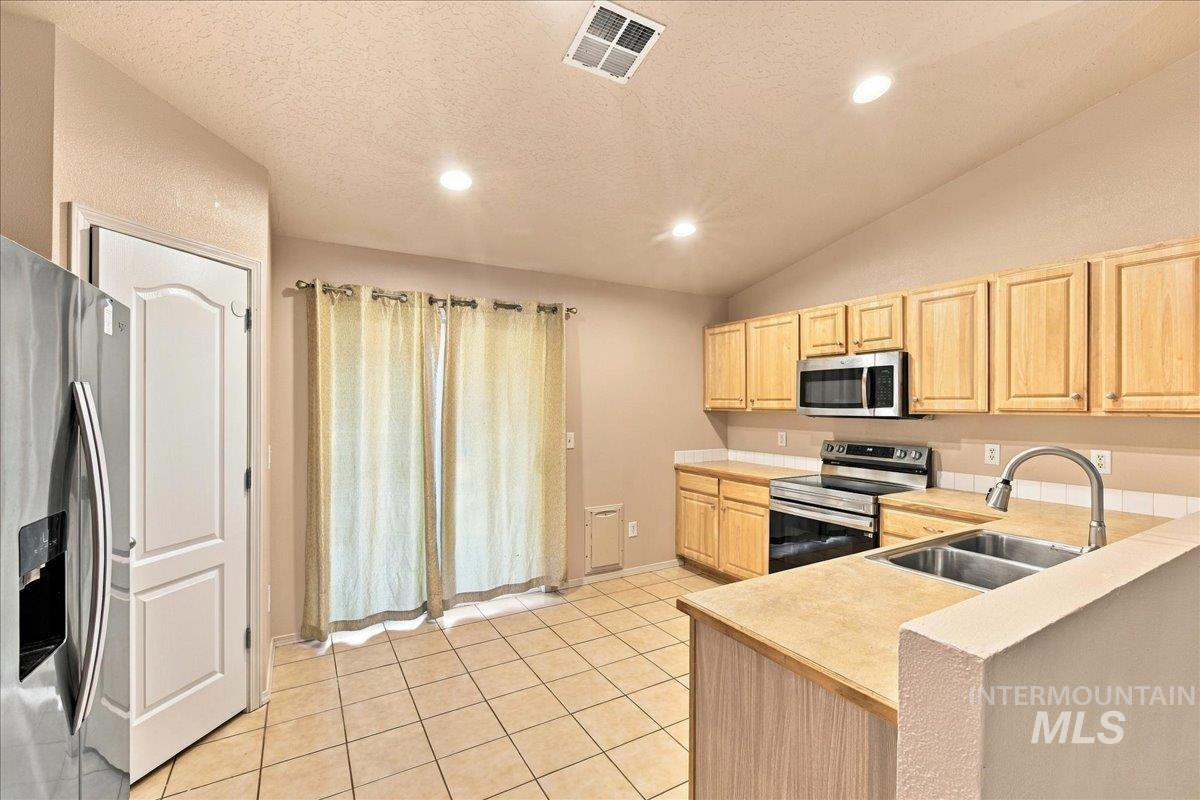 6952 S DEWBERRY, Boise, Idaho 83709, 3 Bedrooms, 2 Bathrooms, Residential For Sale, Price $375,000,MLS 99003865
