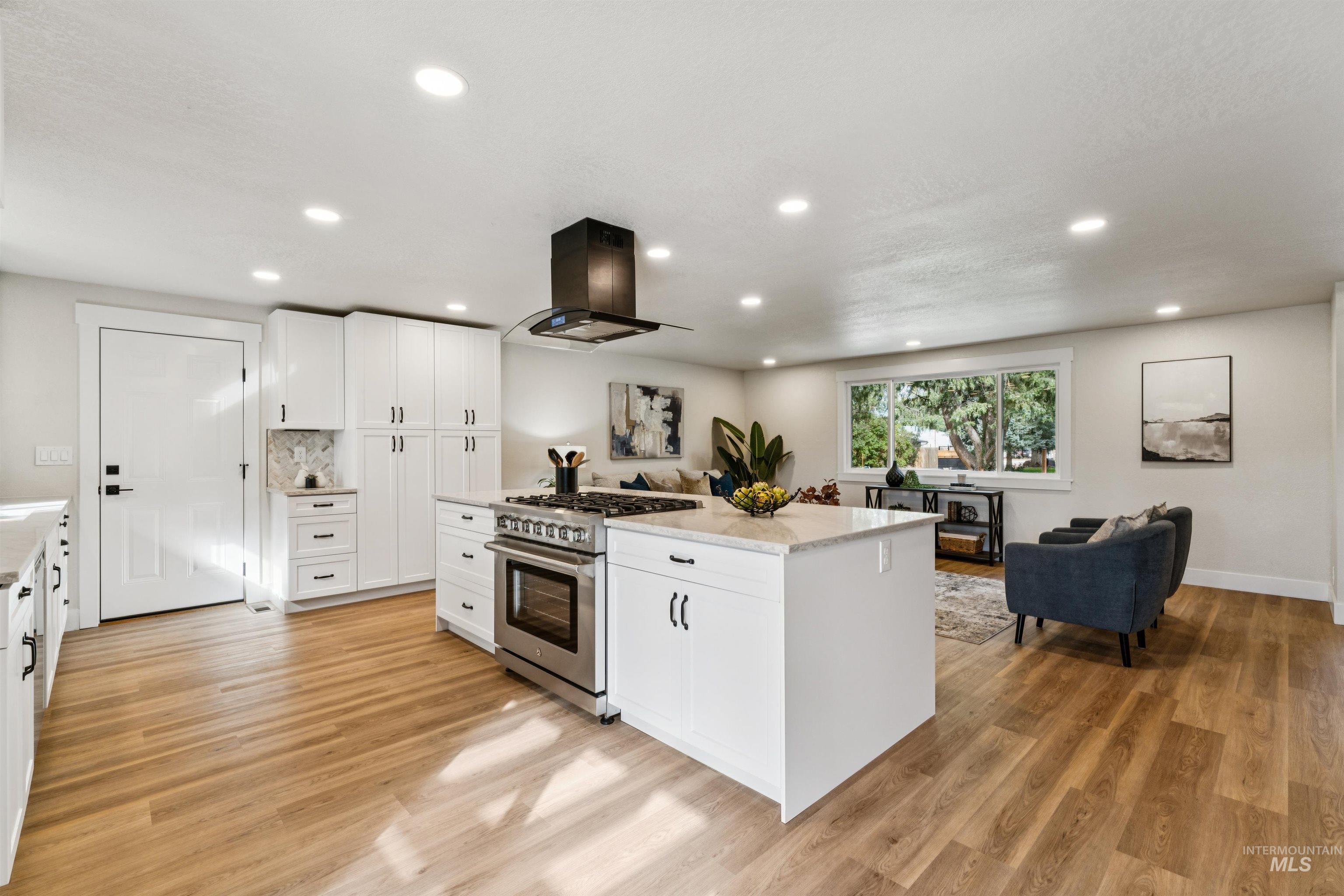 10435 W La Hontan Drive, Boise, Idaho 83709, 4 Bedrooms, 3 Bathrooms, Residential For Sale, Price $895,000,MLS 99003871