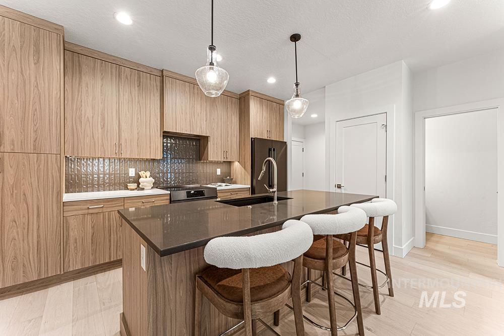 3315 W Forsythia Dr, Boise, Idaho 83703, 3 Bedrooms, 2.5 Bathrooms, Residential For Sale, Price $649,900, 99003877