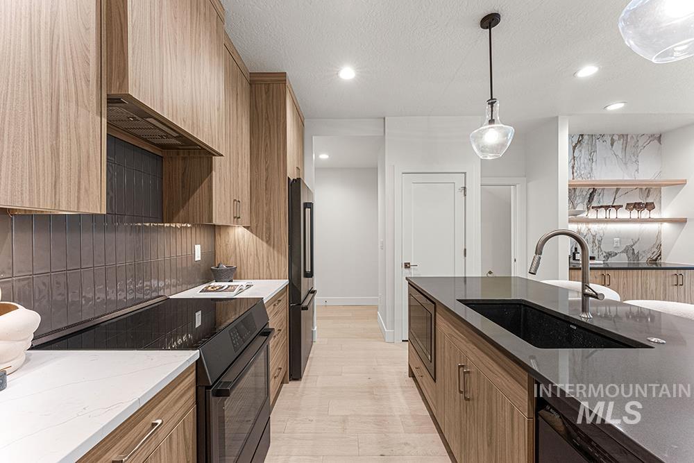 3315 W Forsythia Dr, Boise, Idaho 83703, 3 Bedrooms, 2.5 Bathrooms, Residential For Sale, Price $649,900, 99003877