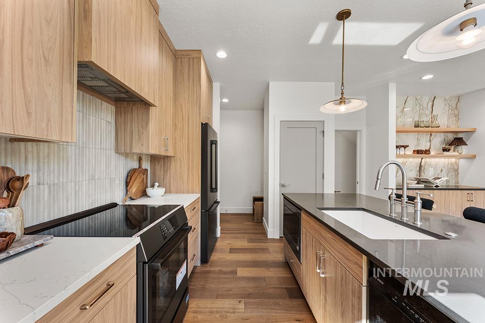 3449 N 33rd St, Boise, Idaho 83703, 3 Bedrooms, 2.5 Bathrooms, Residential For Sale, Price $649,900, 99003878