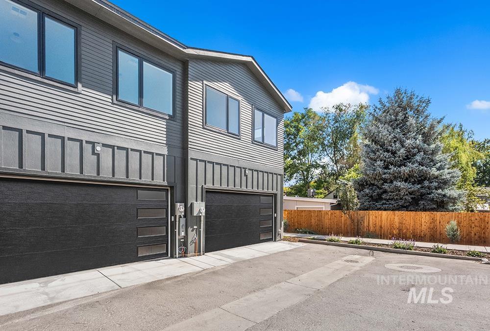 3449 N 33rd St, Boise, Idaho 83703, 3 Bedrooms, 2.5 Bathrooms, Residential For Sale, Price $649,900, 99003878
