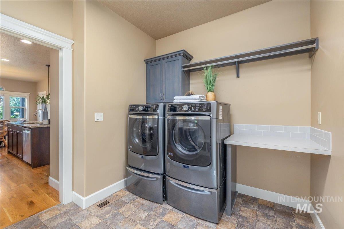 9683 W Wildbranch Dr, Star, Idaho 83669, 3 Bedrooms, 2 Bathrooms, Residential For Sale, Price $574,900,MLS 99003884