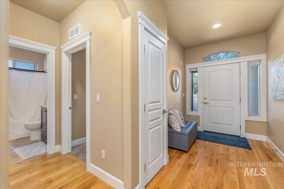 9683 W Wildbranch Dr, Star, Idaho 83669, 3 Bedrooms, 2 Bathrooms, Residential For Sale, Price $574,900,MLS 99003884