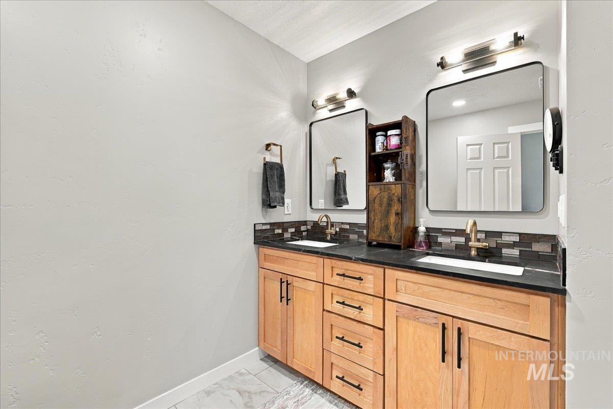 4299 W Abergheny Ln, Meridian, Idaho 83642, 3 Bedrooms, 2.5 Bathrooms, Residential For Sale, Price $835,000,MLS 99003894