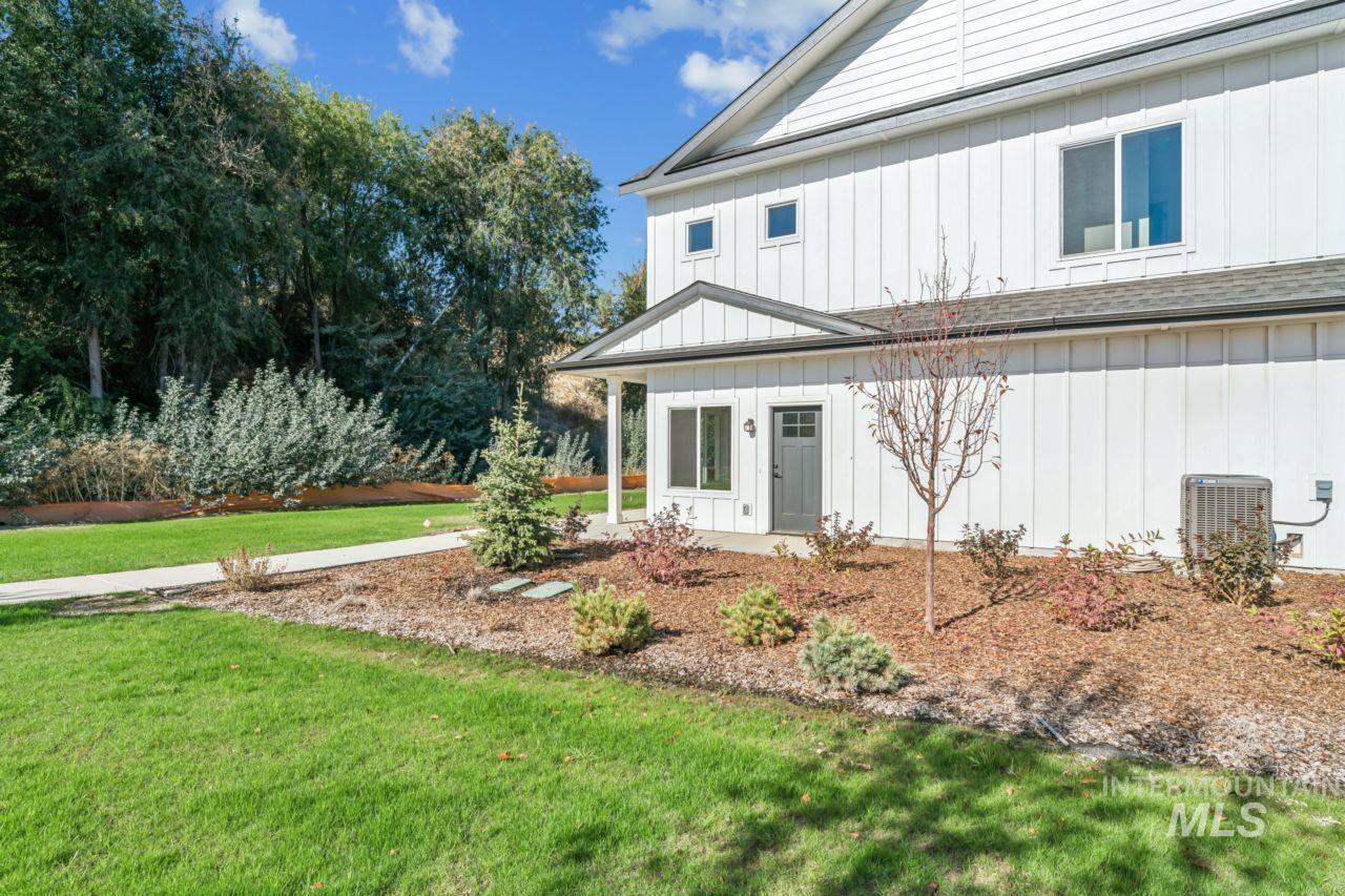 8273 W Latte Ln, Garden City, Idaho 83714, 3 Bedrooms, 2.5 Bathrooms, Residential For Sale, Price $454,775, 99003895