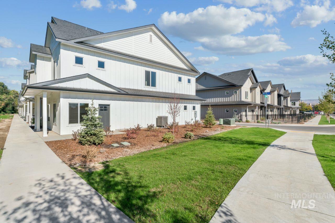 8273 W Latte Ln, Garden City, Idaho 83714, 3 Bedrooms, 2.5 Bathrooms, Residential For Sale, Price $454,775, 99003895