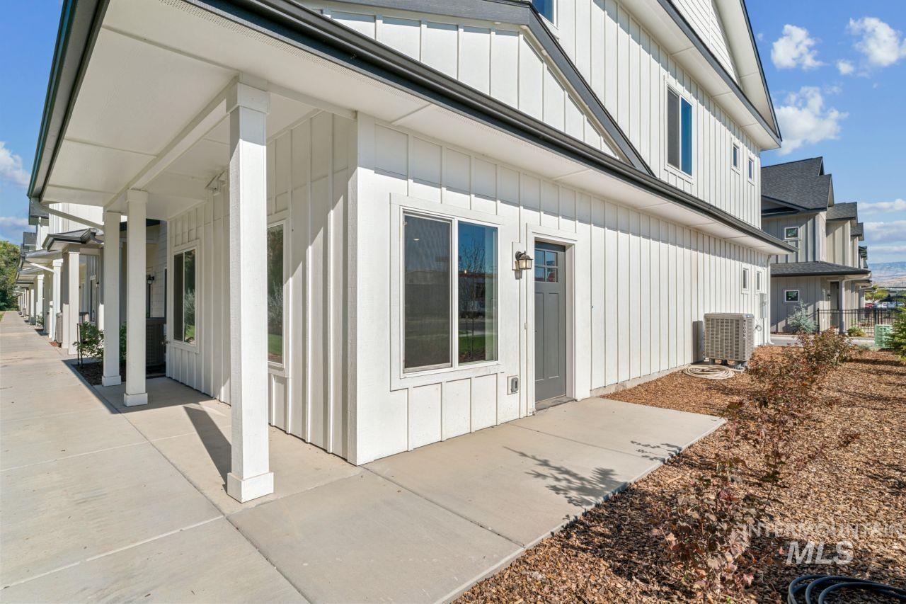 8273 W Latte Ln, Garden City, Idaho 83714, 3 Bedrooms, 2.5 Bathrooms, Residential For Sale, Price $454,775, 99003895
