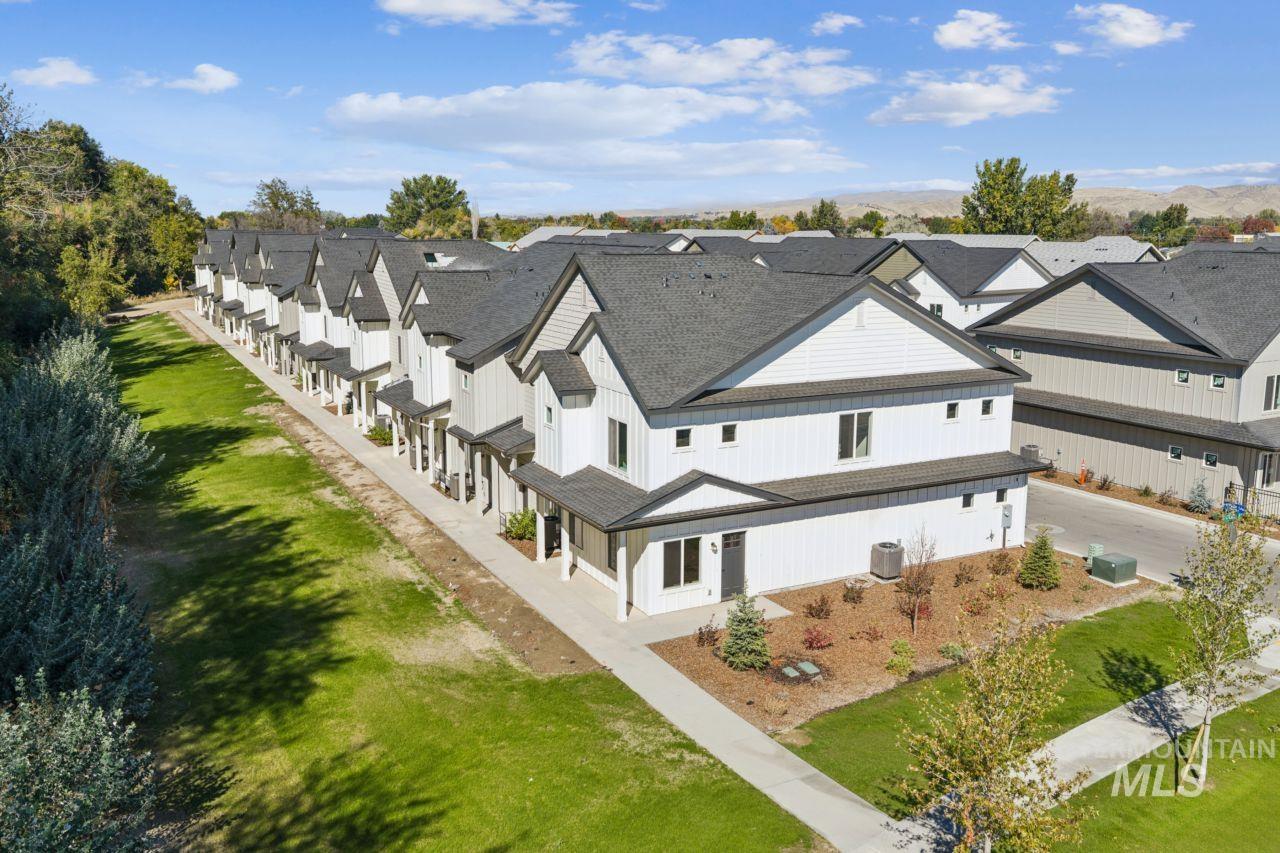 8273 W Latte Ln, Garden City, Idaho 83714, 3 Bedrooms, 2.5 Bathrooms, Residential For Sale, Price $454,775, 99003895