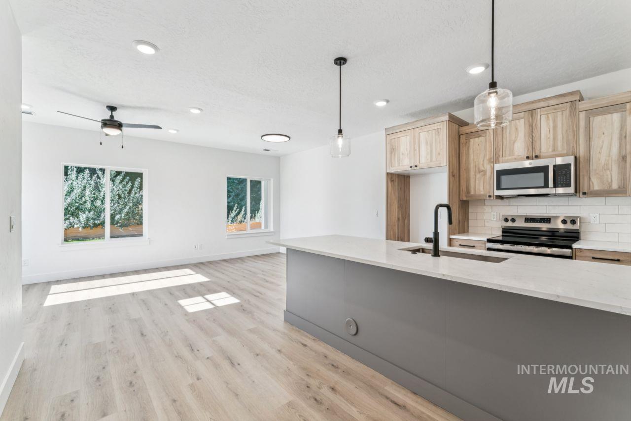 8273 W Latte Ln, Garden City, Idaho 83714, 3 Bedrooms, 2.5 Bathrooms, Residential For Sale, Price $454,775, 99003895