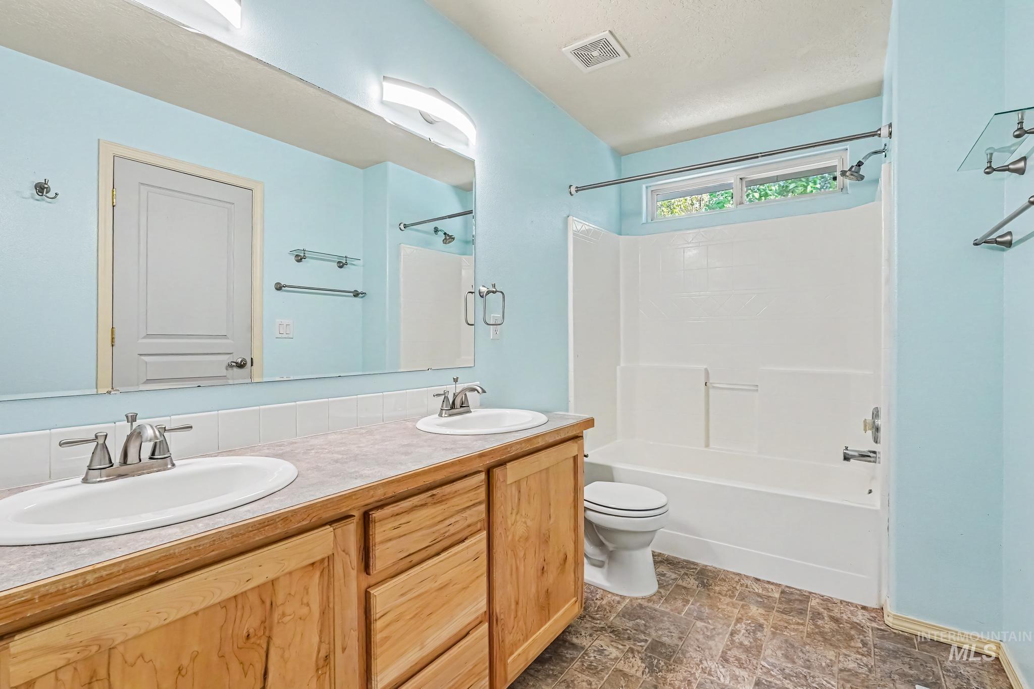 1618 N Kolnes Ave, Kuna, Idaho 83634, 3 Bedrooms, 2 Bathrooms, Residential For Sale, Price $369,900,MLS 99003896