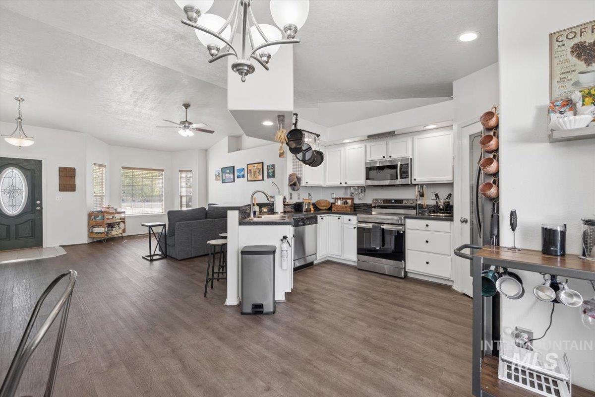 8374 W Falling Star St., Boise, Idaho 83709, 3 Bedrooms, 2 Bathrooms, Residential For Sale, Price $419,900,MLS 99003897